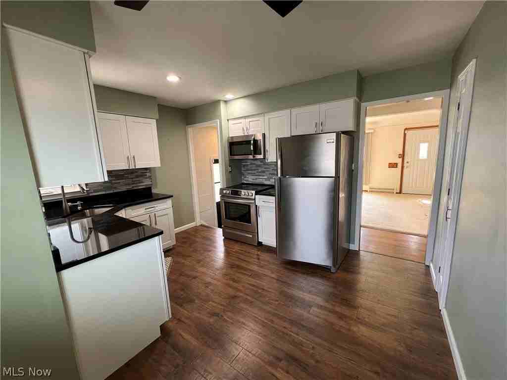 3006 Torrington Ave - Photo 7 of 28