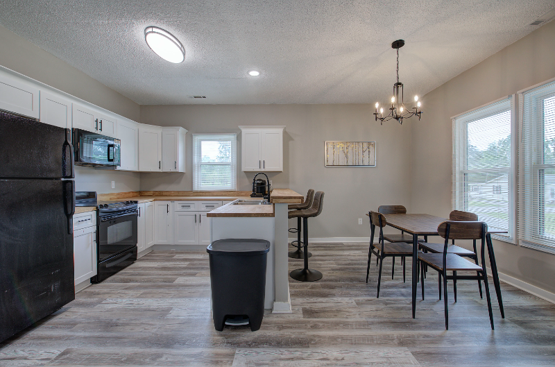 227 Howard Dr - Photo 3 of 20