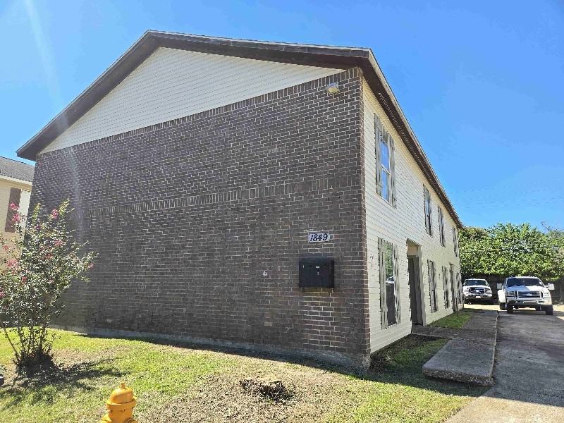 1849 Southpointe Dr - Photo 2 of 16