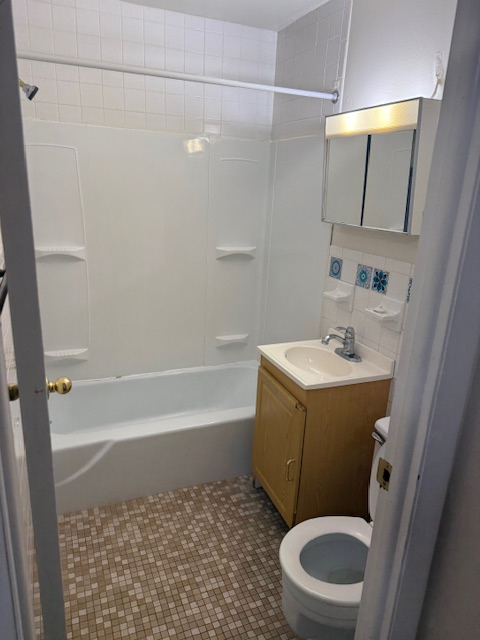 1139 Thorndike St #4 - Photo 5 of 6