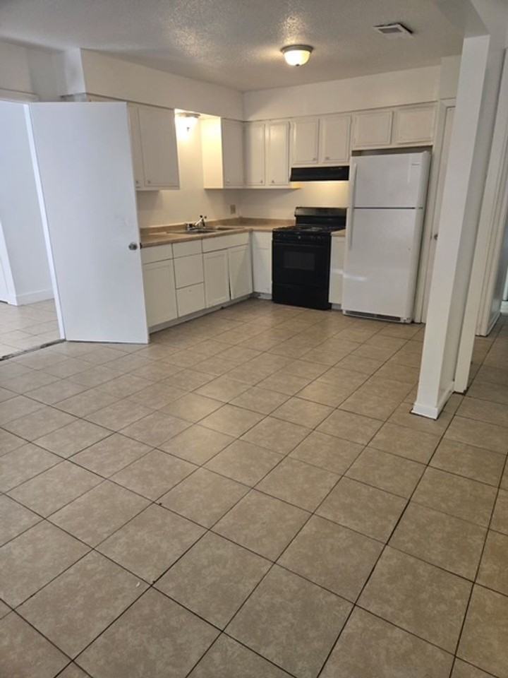 2627 5th Ave - Photo 5 of 18