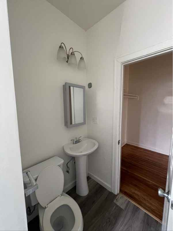 904 S Catalina St - Photo 2 of 9