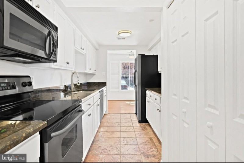 6360 Silver Ridge Cir - Photo 2 of 9