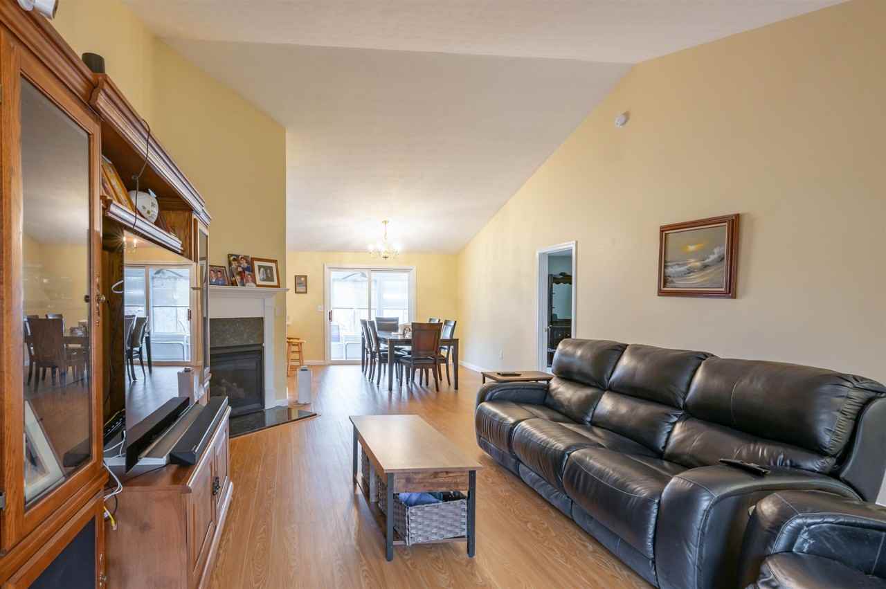 4 Myopia Ln - Photo 3 of 37