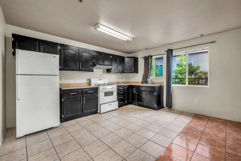 5231 Huntington Dr N #4 - Photo 2 of 19