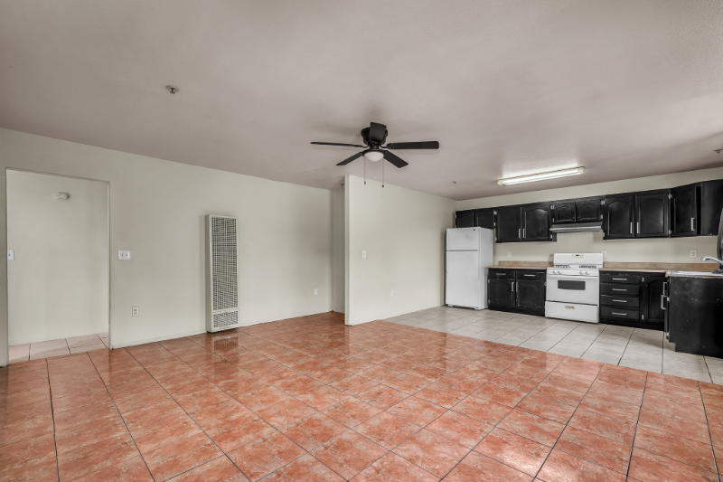 5231 Huntington Dr N #4 - Photo 4 of 19