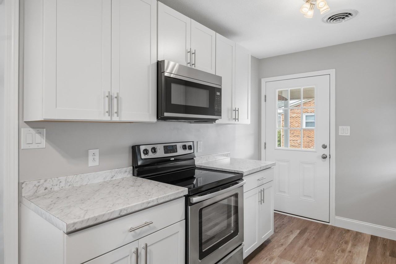 1005 Reading Rd - Photo 2 of 33