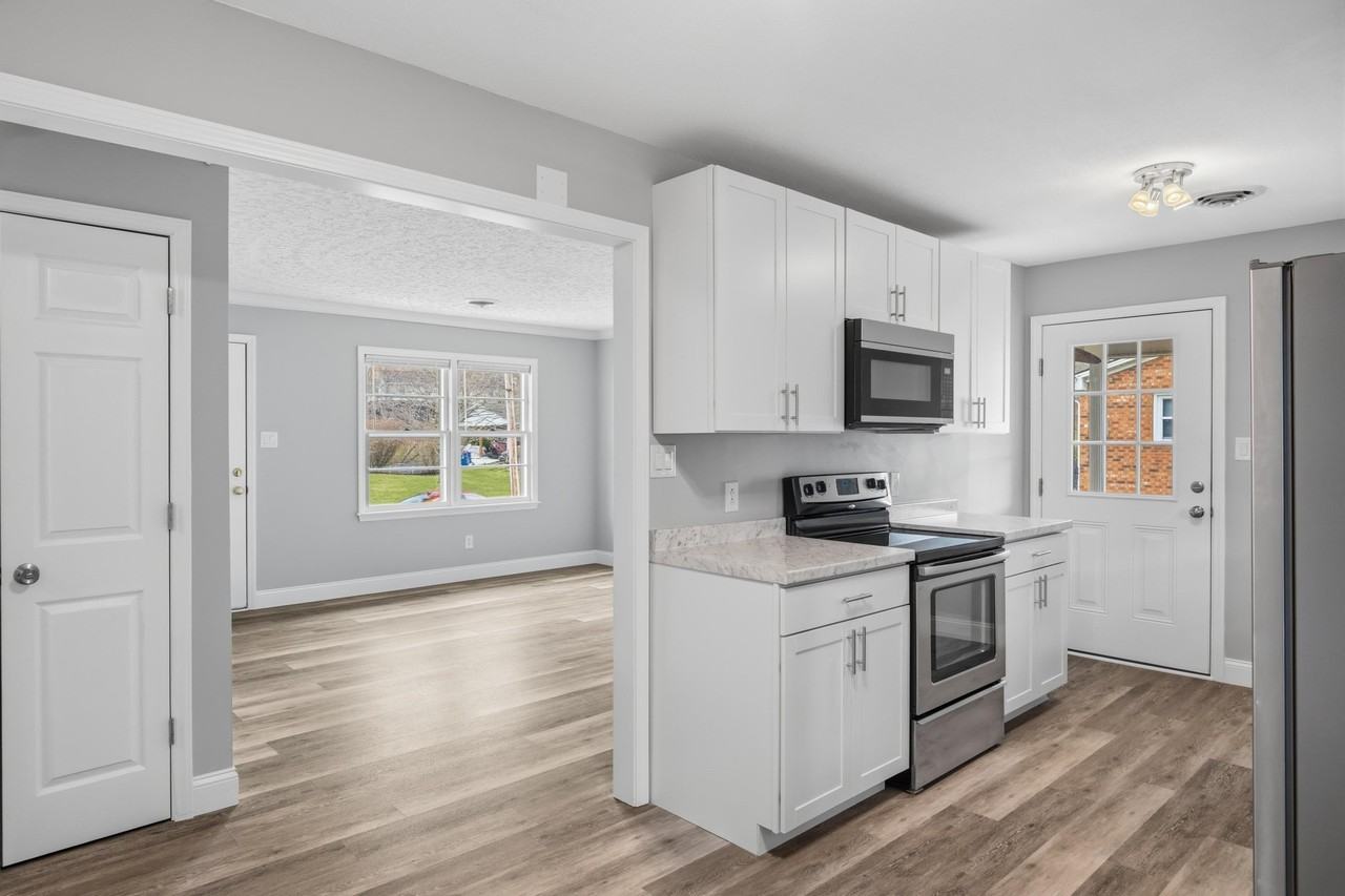 1005 Reading Rd - Photo 3 of 33