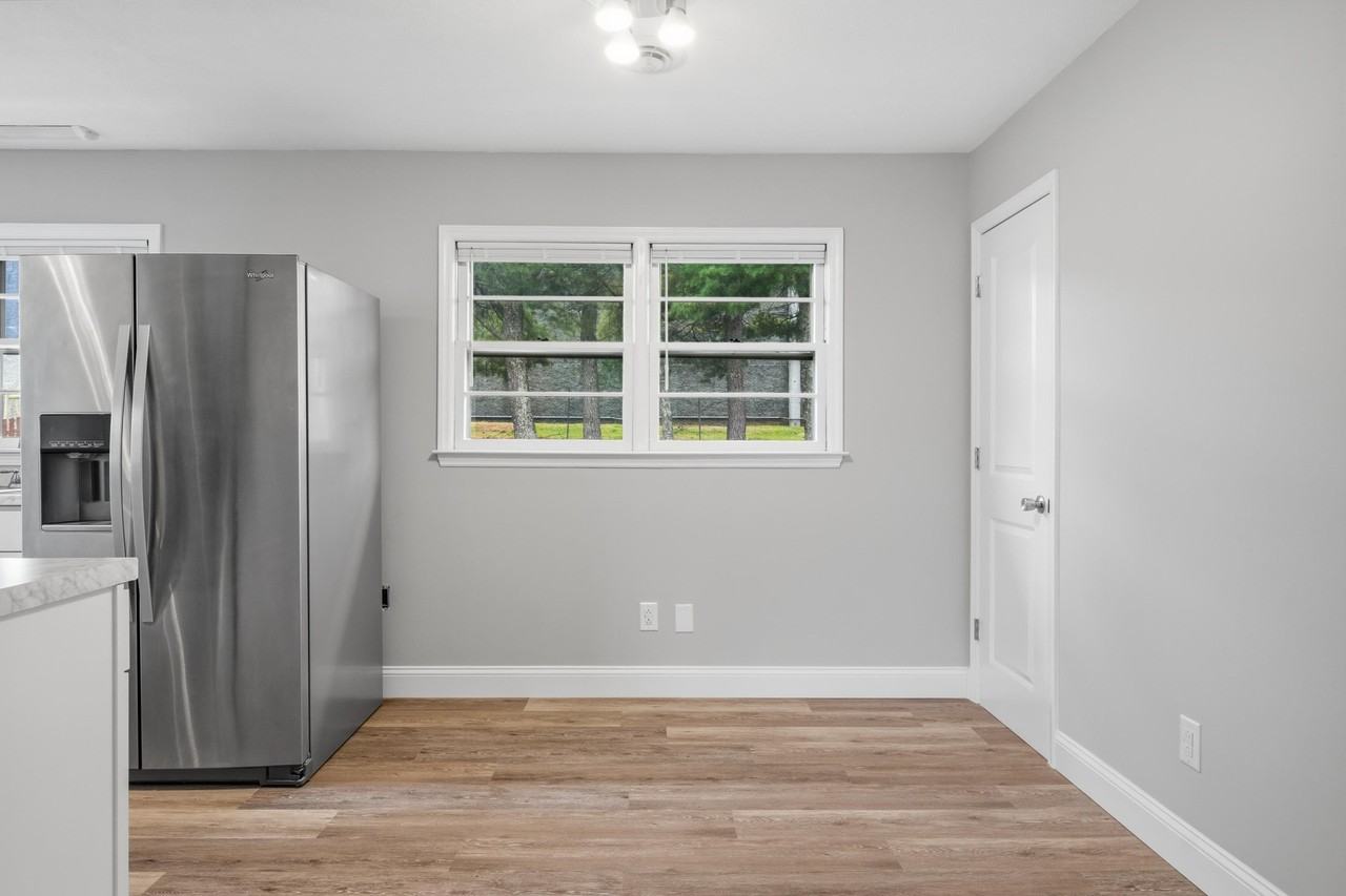 1005 Reading Rd - Photo 7 of 33