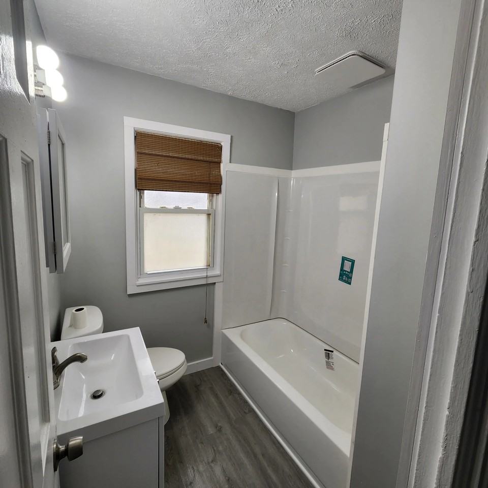 2425 Malden Rd - Photo 3 of 3