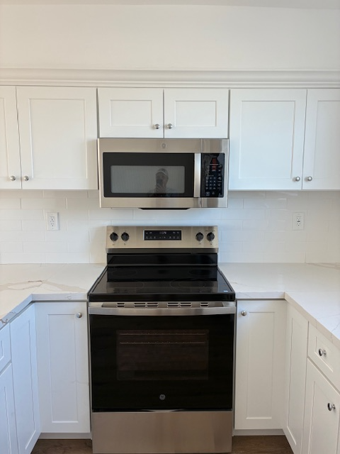 447 1/2 W 74th St - Photo 5 of 12