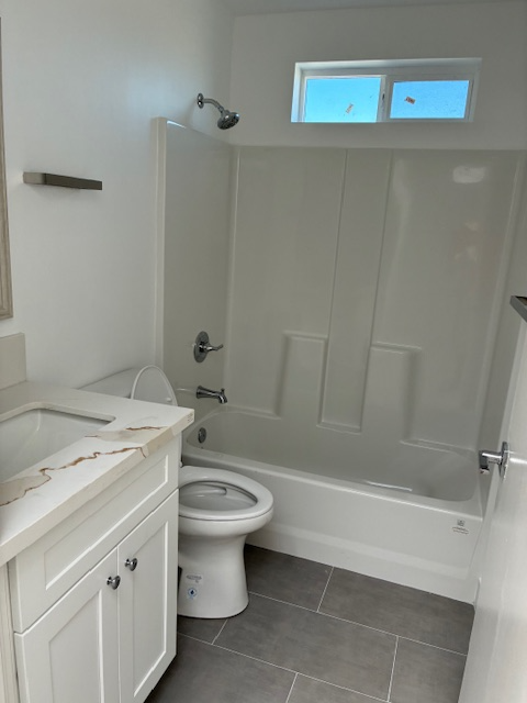 447 1/2 W 74th St - Photo 6 of 12
