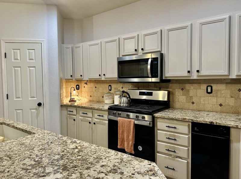 10215 Marin Dr Nw - Photo 4 of 16