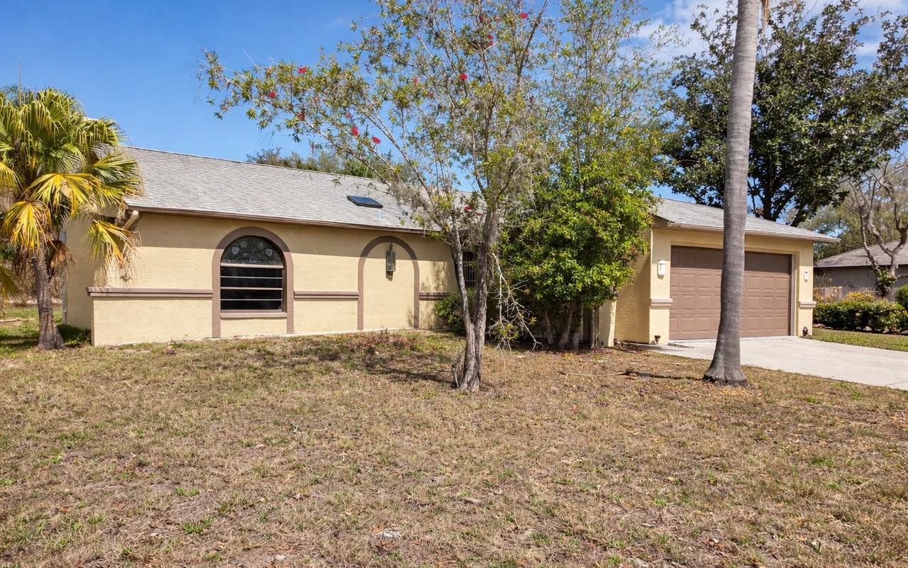 7713 Bramblewood Dr - Photo 2 of 23