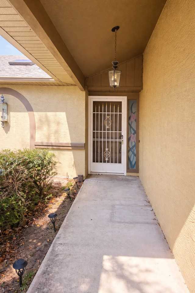 7713 Bramblewood Dr - Photo 3 of 23