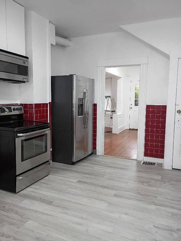 547 Ne Knott St - Photo 2 of 20