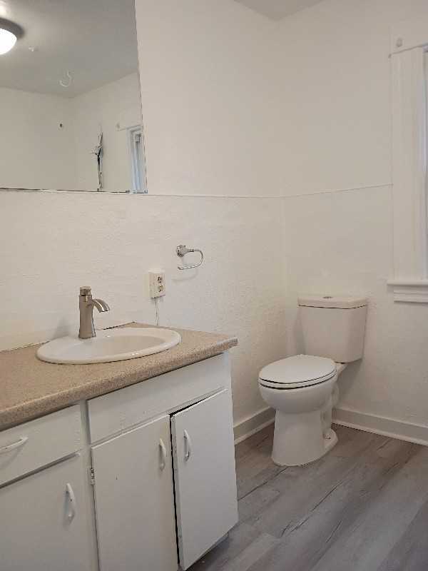 547 Ne Knott St - Photo 4 of 20