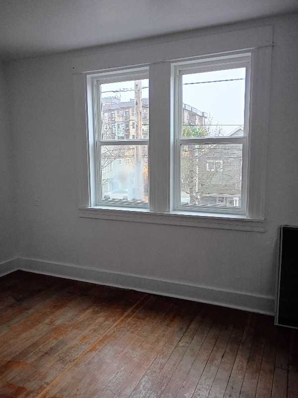 547 Ne Knott St - Photo 6 of 20