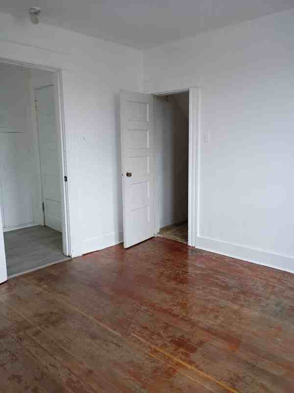 547 Ne Knott St - Photo 7 of 20