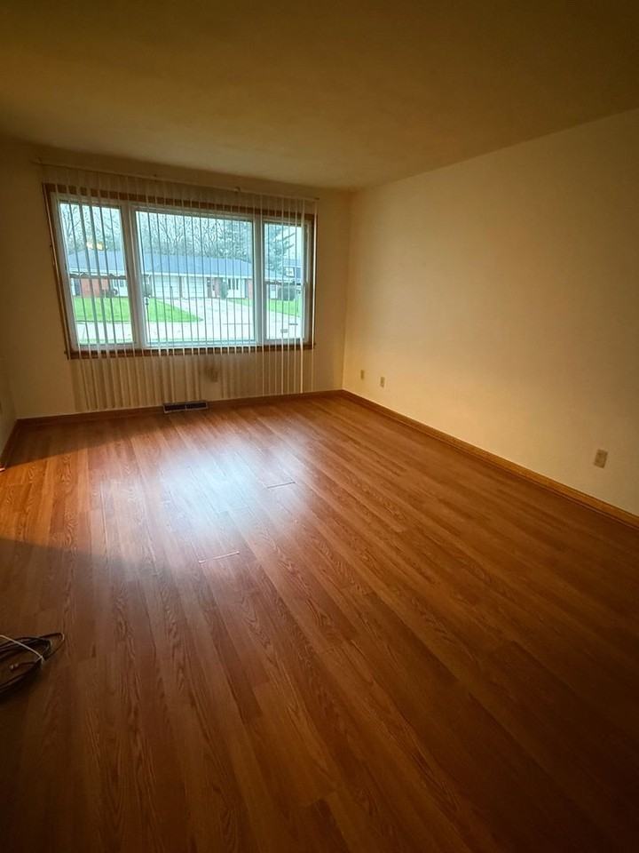 712 Mellen Dr - Photo 2 of 7