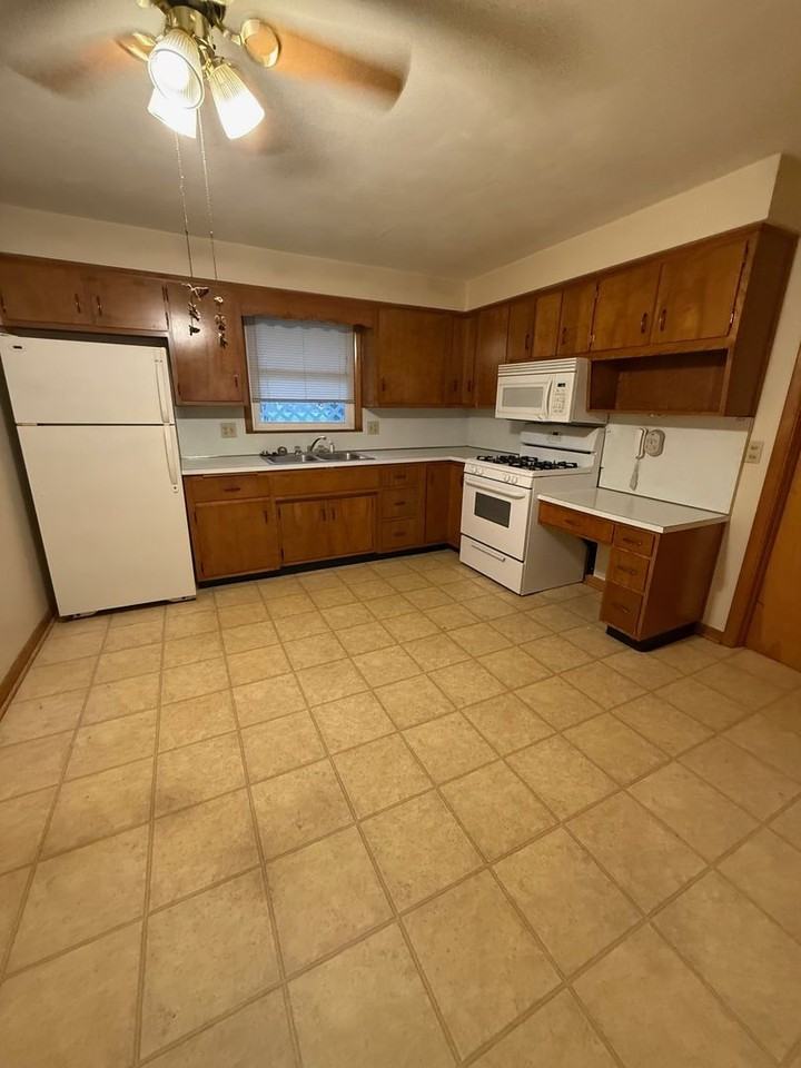 712 Mellen Dr - Photo 3 of 7