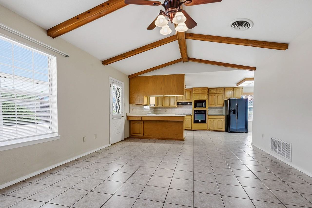 491 Desert Sun Ct - Photo 3 of 27