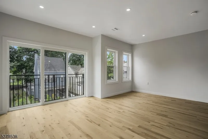 15 Voorhees St #2ndFL - Photo 3 of 9