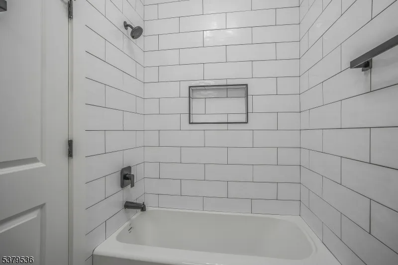 15 Voorhees St #2ndFL - Photo 5 of 9