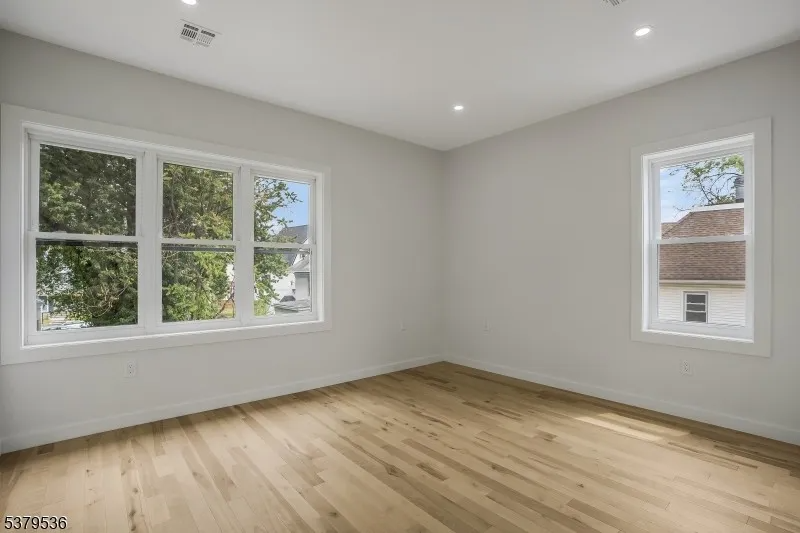 15 Voorhees St #2ndFL - Photo 7 of 9