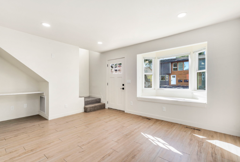 1618 Banyan Dr - Photo 3 of 8