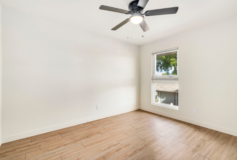 1618 Banyan Dr - Photo 7 of 8