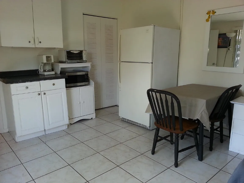 1568 Ne 45th St #C - Photo 2 of 13