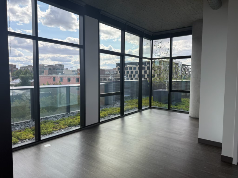 180 N Elizabeth St - Photo 2 of 9