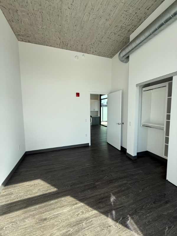 180 N Elizabeth St - Photo 4 of 9