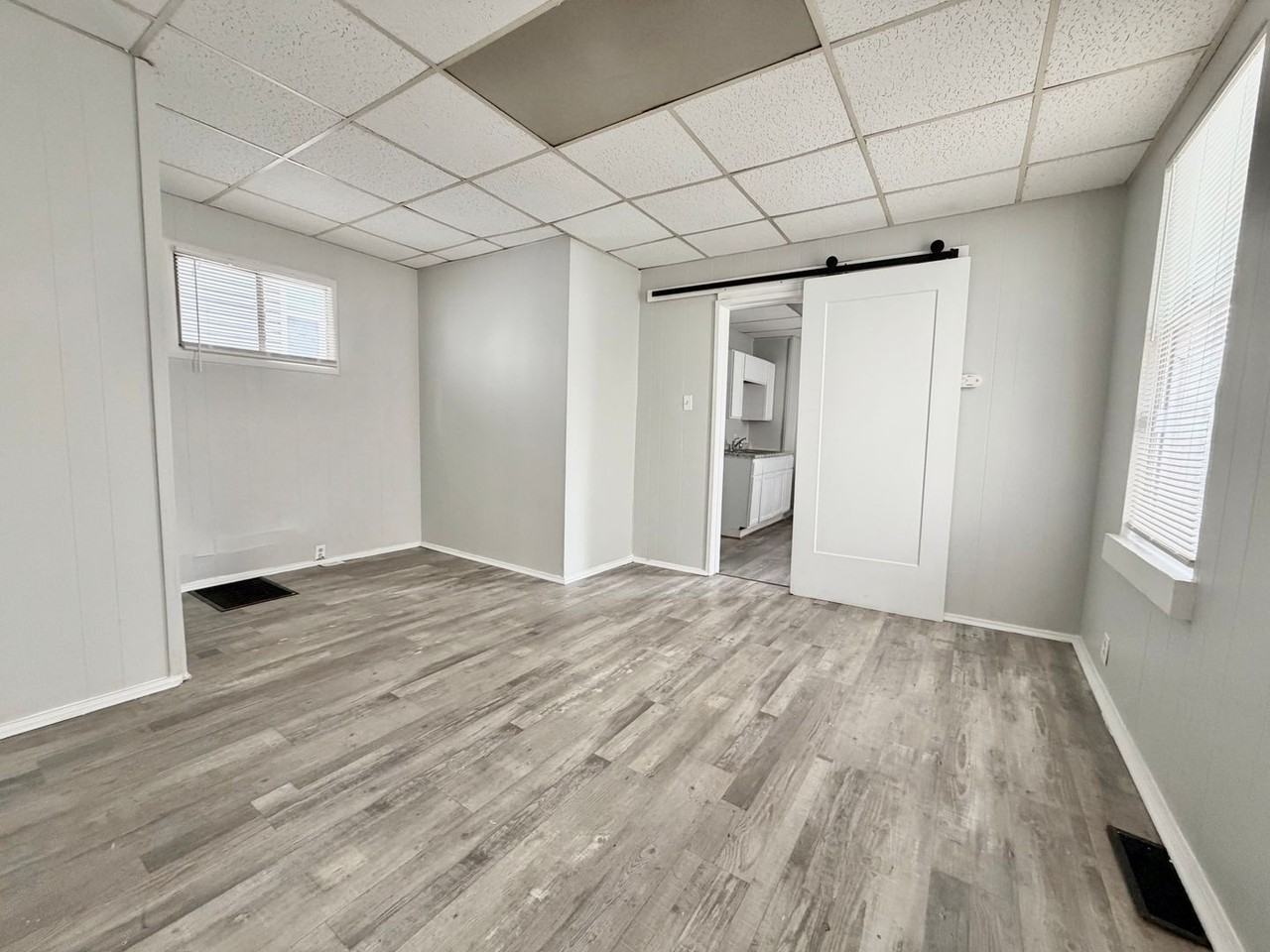 1228 Gilsey Ave - Photo 3 of 7