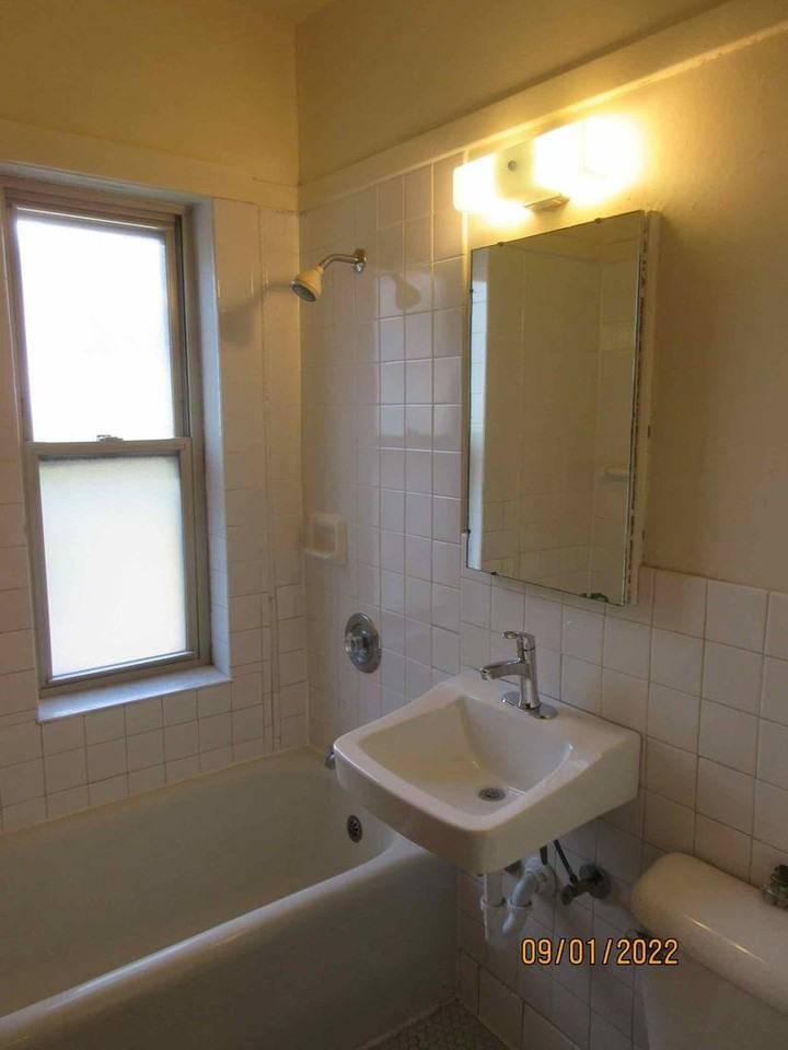 3807 N Oakland Ave - Photo 5 of 11