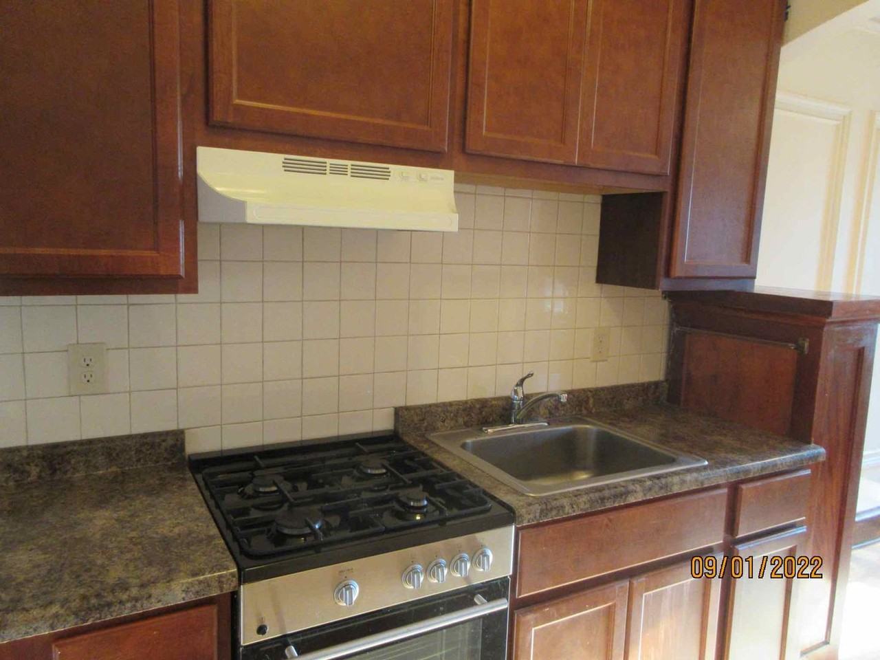 3807 N Oakland Ave - Photo 6 of 11