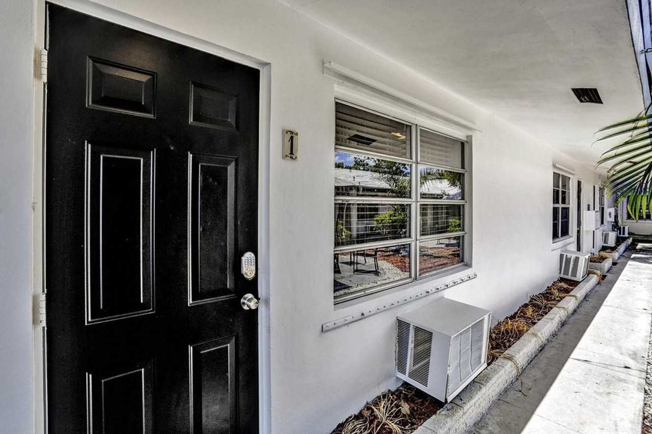 820 NE 16th Ave - Photo 3 of 9