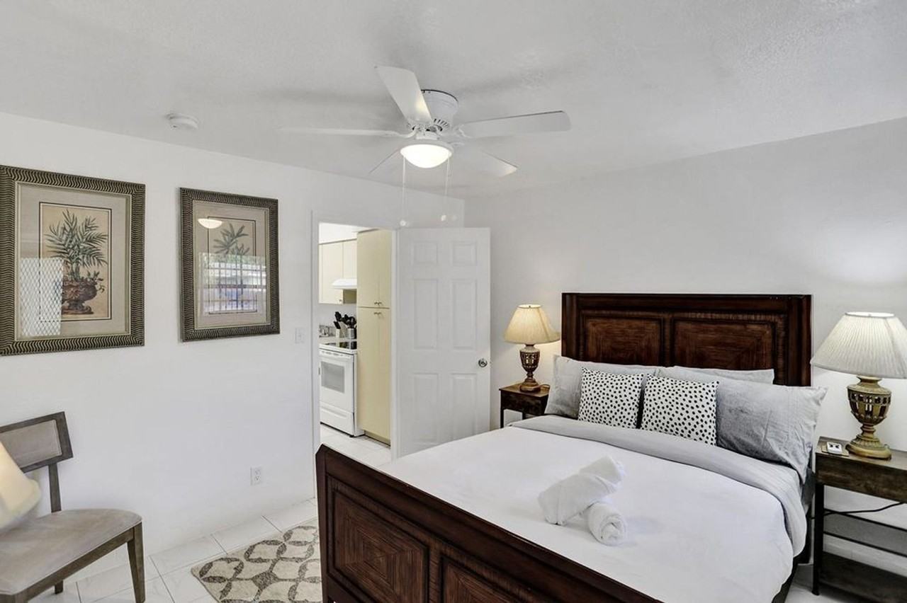 820 NE 16th Ave - Photo 7 of 9