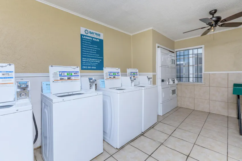 4645 Ocean Dr #H06 - Photo 4 of 15