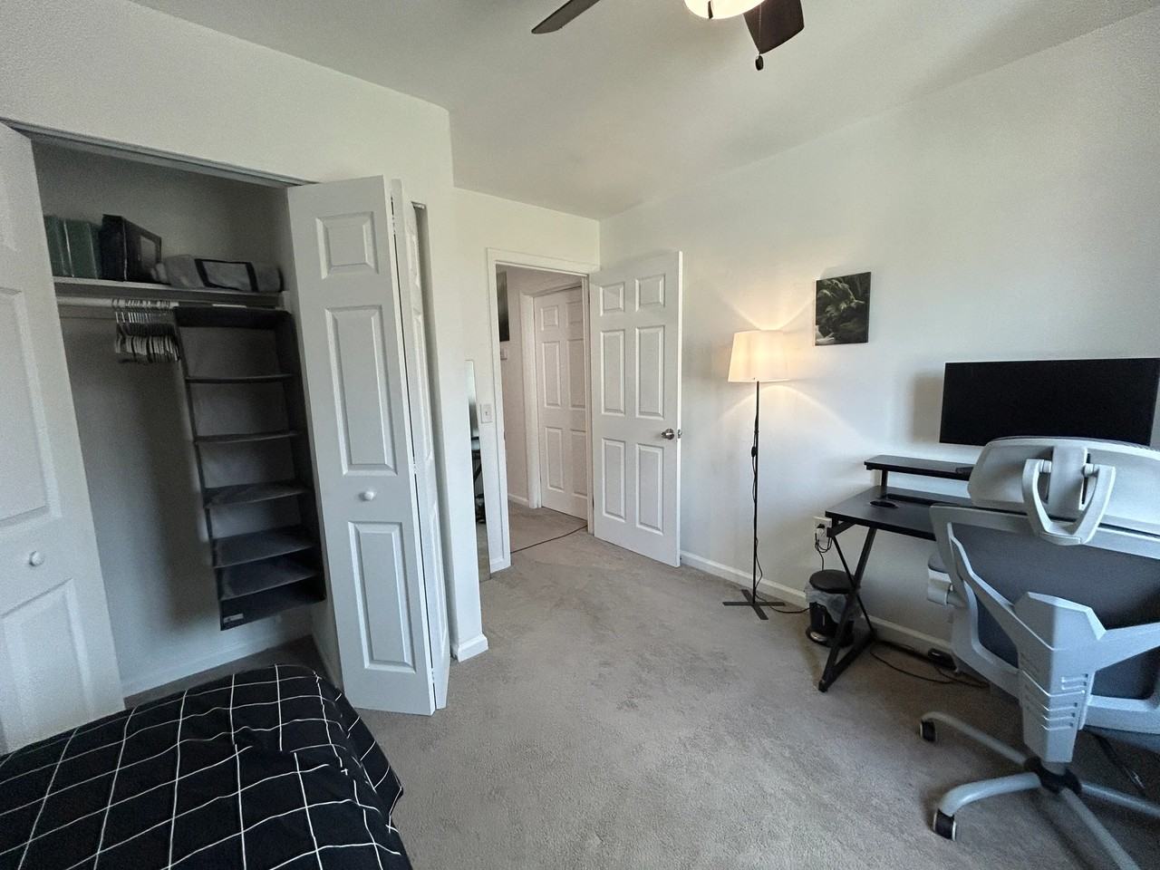 911 Sherman Ln - Photo 3 of 7