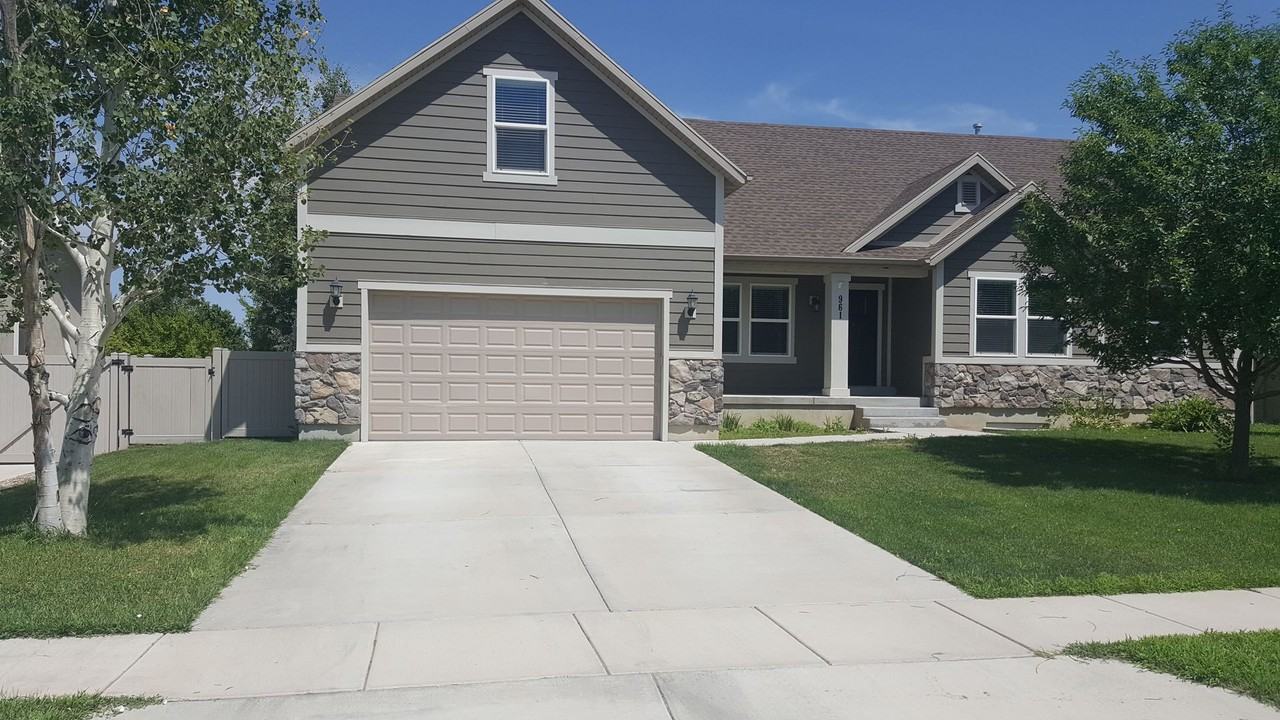 961 E 650 S - Photo 2 of 23