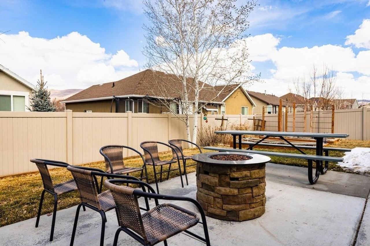 961 E 650 S - Photo 4 of 23