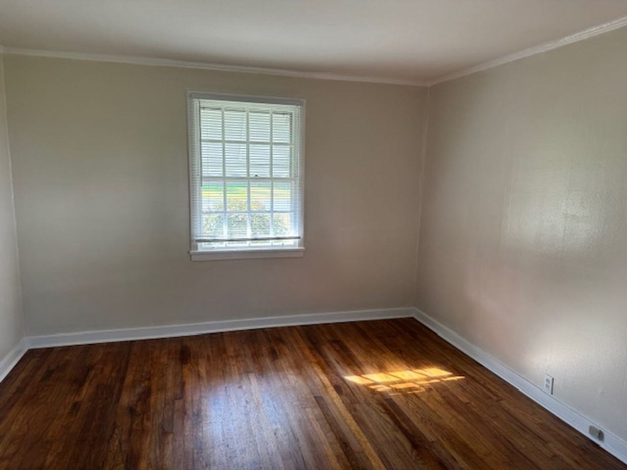 202 Kenneth Blvd - Photo 4 of 12