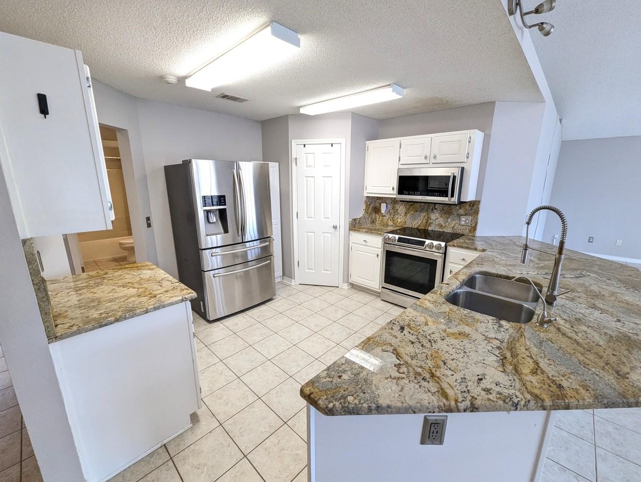 9475 Pine Lilly Ct - Photo 5 of 25