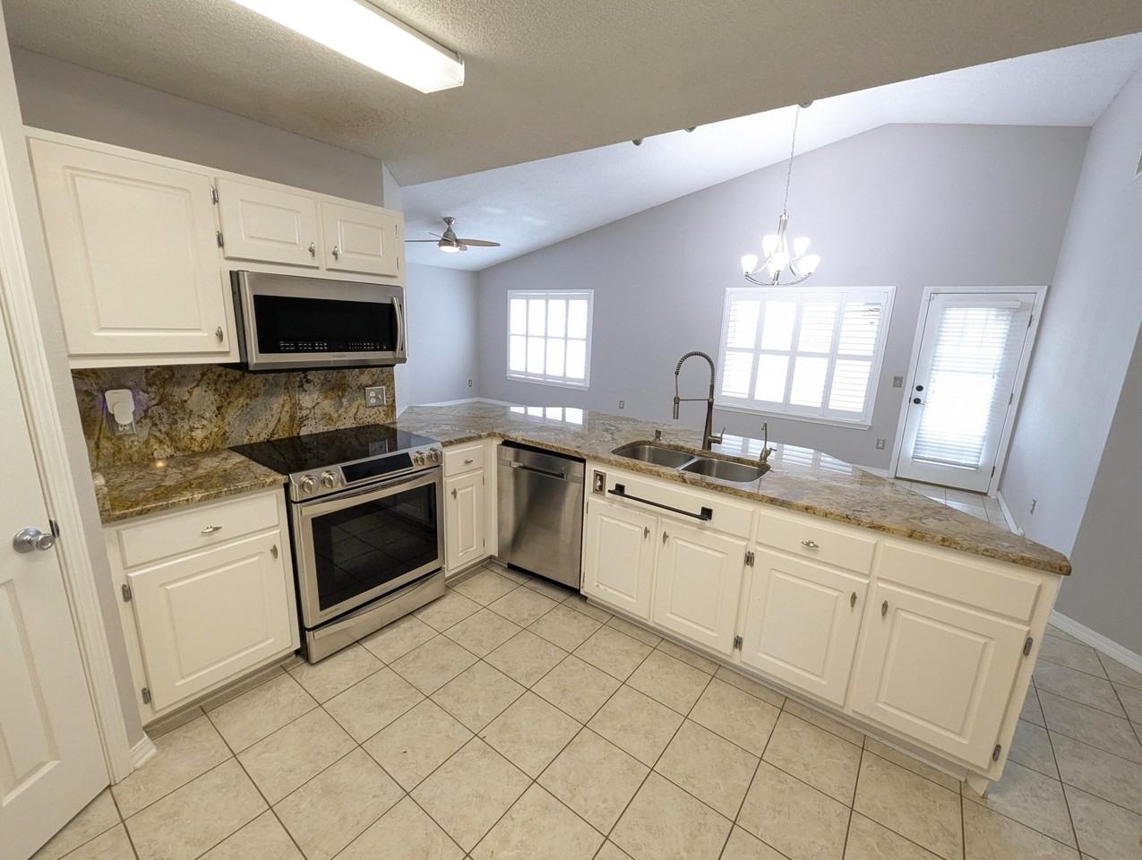 9475 Pine Lilly Ct - Photo 7 of 25