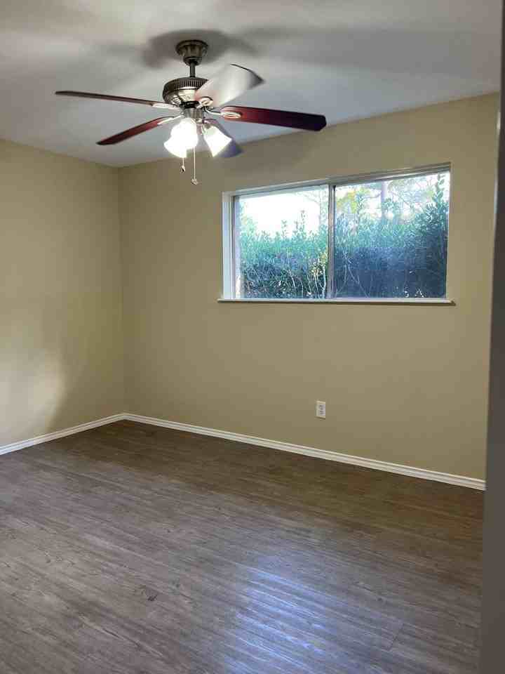 5218 Long Creek Ln - Photo 6 of 9