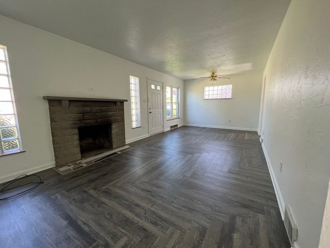 5961 Murdock Ave - Photo 3 of 18