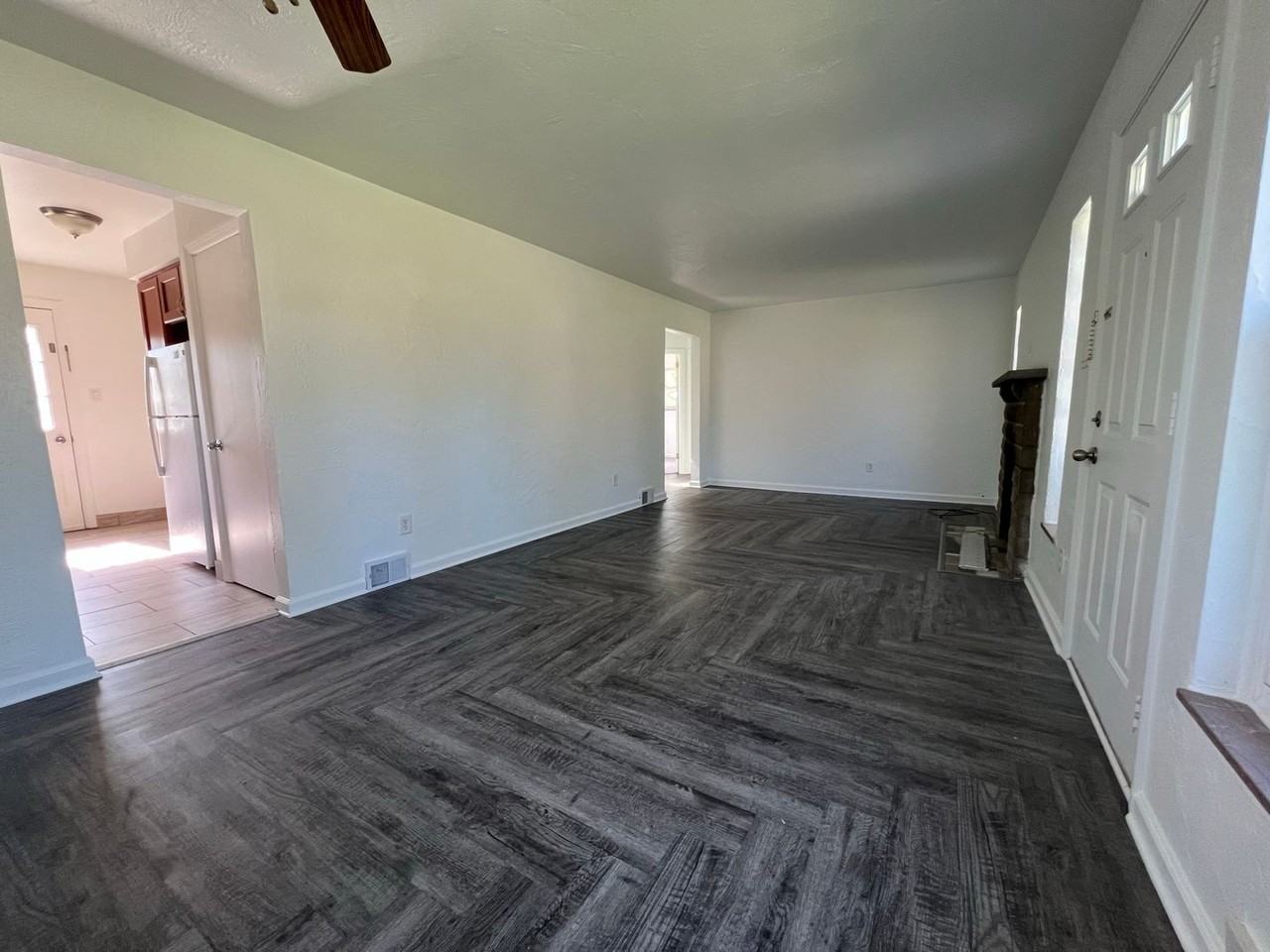 5961 Murdock Ave - Photo 4 of 18