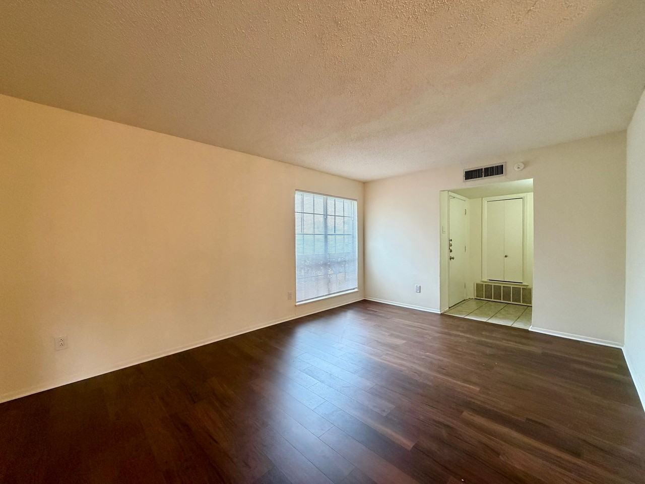 5213 Laurel Lake Dr - Photo 4 of 10